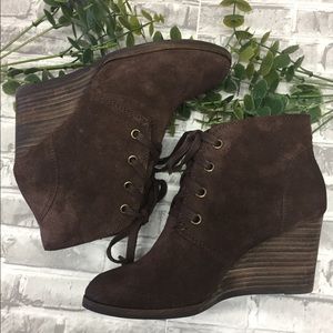 LUCKY BRAND suede leather lace up ankle booties